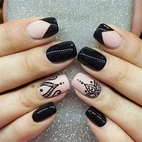 uñas nude con negro|Diseños De Uñas Negeo Con Nude 【IDEAS E IMÁGENES】